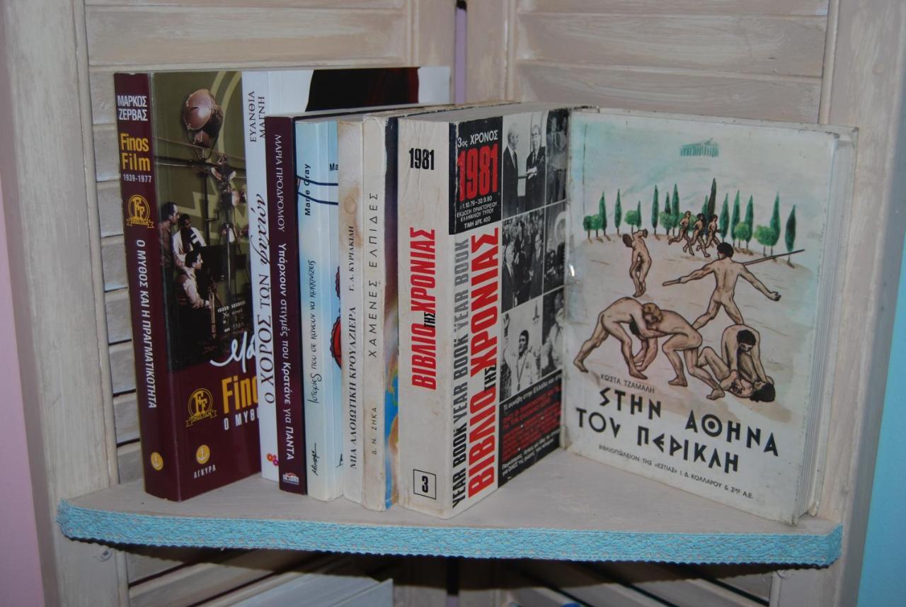 Luxury Traditional Room The Small Bookstore Kastro-Kyllini Exterior foto